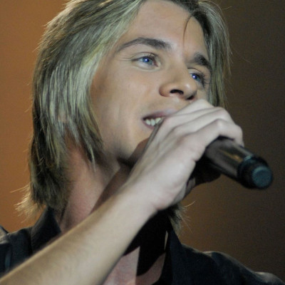 Απονομή τριπλού πλατινένιου δίσκου στον Νίκο Οικονομόπουλο με λαμπερούς καλεσμένους