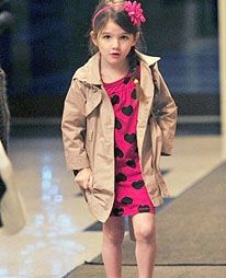 Η Suri Cruise στη λίστα με τις πιο καλοντυμένες