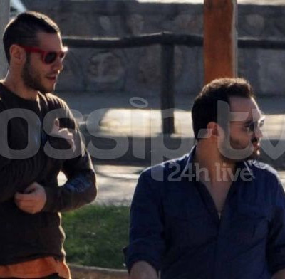 Με νέο λούκ εμφανίστηκε στη Βουλιαγμένη ο Πάρης Κασιδόκωστας