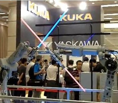 Μάχη ρομπότ με φωτόσπαθα