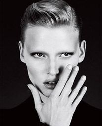 Η Lara Stone πρόσωπο της νέας καμπάνιας Calvin Klein