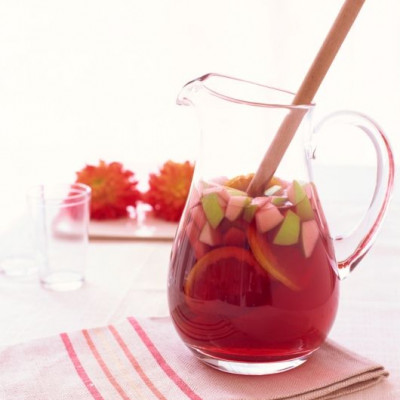 Ανοιξιάτικη σανγκρία για τα κυριακάτικα απογεύματα