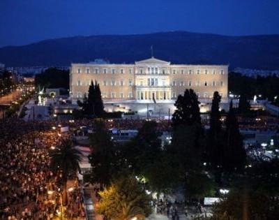 «Έκλεισαν τον δρόμο» στους βουλευτές οι «Αγανακτισμένοι»