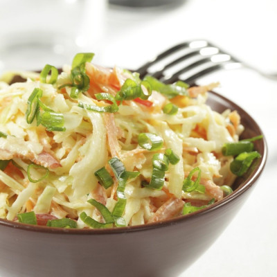 Το τέλειο coleslaw για τα burgers σας