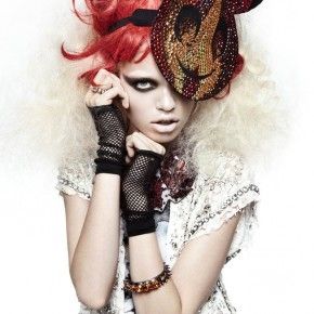 Daphne Groeneveld με πολλά χρώματα