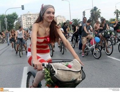 Γυμνοί ποδηλάτες γέμισαν τη Θεσσαλονίκη