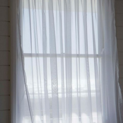 Τράβηξε την κουρτίνα