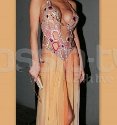 Ποια επώνυμη κυκλοφορεί έτσι;