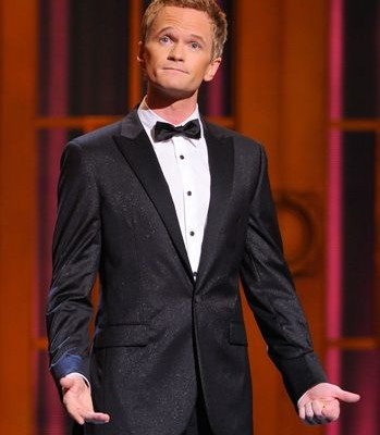 Το απίστευτο «άνοιγμα» των Tony Awards από τον Neil Patrick Harris