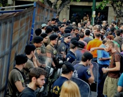Στο επίκεντρο του κόσμου η Ελλάδα-Τι μεταδίδουν τα διεθνή ΜΜΕ