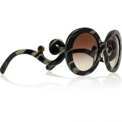 Τα baroque γυαλιά της Prada