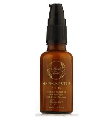 O Ήφαιστος υπογράφει την αντηλιακή σειρά Fresh Line