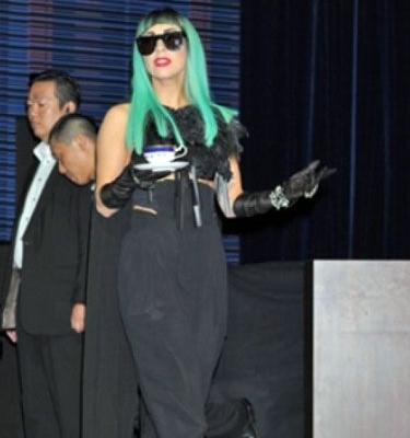 To νέο αξεσουάρ μόδας, ένα φλιτζάνι τσαγιού