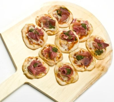 Σφολιατίνια με πέστο και μοτσαρέλα