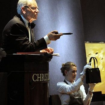 Πουλήθηκε σε δημοπρασία η τσάντα της Margaret Thatcher