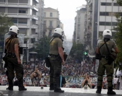 Έτοιμοι οι «Αγανακτισμένοι» να «υποδεχτούν» το Μεσοπρόθεσμο