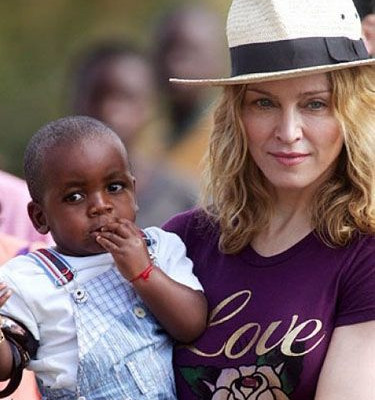 H Madonna είναι η νέα μητέρα Τερέζα