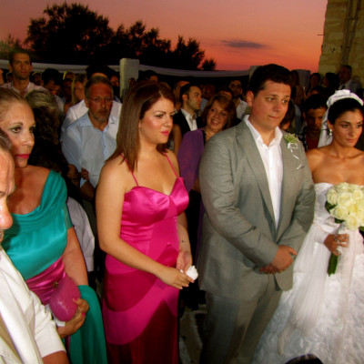 Σημερα γαμος εγινε ... στο εκκλησακι του Αγιου Νικολαου στην Παρο !!!!