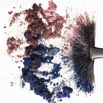 Απολύθηκε γιατί δεν ήταν βαμμένη