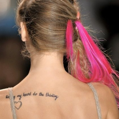 Τολμηρό φούξια στα μαλλιά