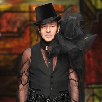 O Galliano θα σχεδιάσει για τα Topshop;