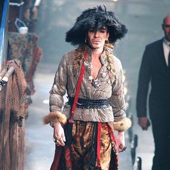 Tα Topshop αρνούνται τις φήμες για συνεργασία με τον Galliano