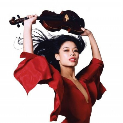 Η Vanessa Mae επιστρέφει