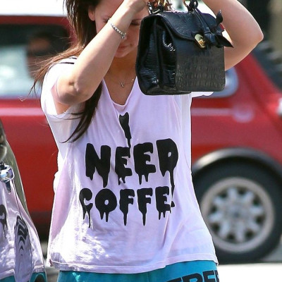 Ποια star εθεάθη να κρύβεται από paparazzi επειδή δε φόραγε make up;