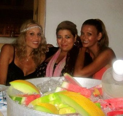 Στην Μύκονο με την Αννίτα & την Μάντα ..