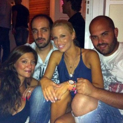 Η Νάντια Μπουλέ σε διακοπές express στην Σκιάθο