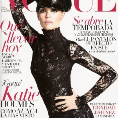 H Katie Holmes στο εξώφυλλο της Vogue