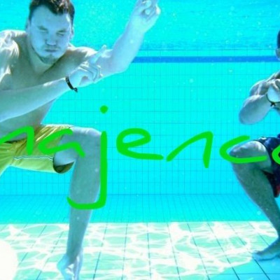 SARUNAS JASIKEVICIUS & DREW NICHOLAS UNDER WATER ..