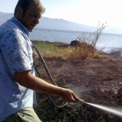 Ο Απόστολος Γκλέτσος έγινε... κομάντο και έσβησε την φωτιά