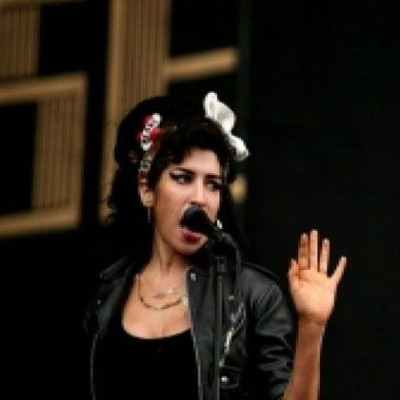 Ο θάνατος της Amy Winehouse μέσα από το Internet