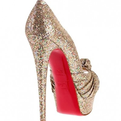 Στη μάχη της σόλας νικητής ο Yves Saint Laurent;