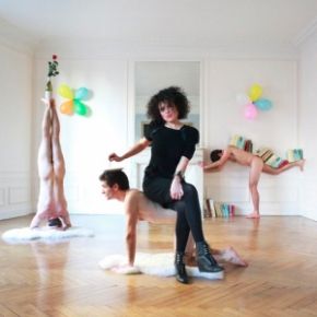 Συνηθισμένοι άνθρωποι σε ασυνήθιστες πόζες