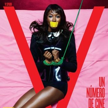 H Naomi Campbell δεμένη και φιμωμένη στο V