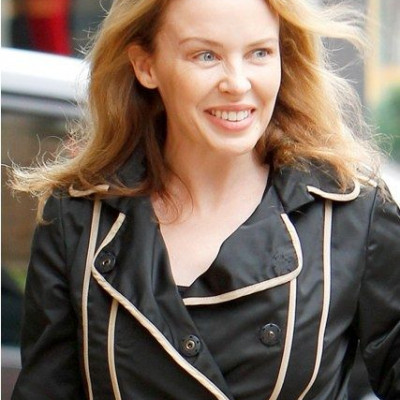 Η Kylie Minogue δεν χρειάζεται μακιγιάζ για να λάμπει