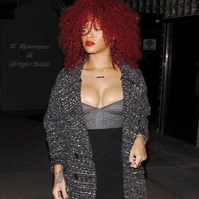 Ποια τραγουδίστρια φόρεσε κολιέ με τη λέξη "αιδοίο";