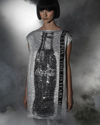 Η μόδα πίνει Coca-Cola