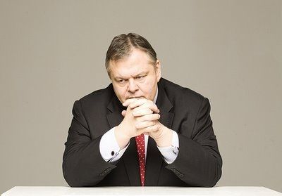 Αποκλειστικό: Άφησε την BMW και κάθισε στη business class της Lufthansa