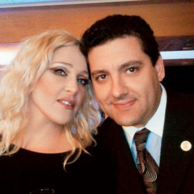 Ο άνθρωπος που κρύβεται πίσω απο τους σταρ του Hollywood ετοιμάζει μια έκπληξη