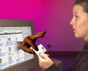 Όταν το online φλερτ καταλήγει σε άδειασμα τραπεζικών λογαριασμών