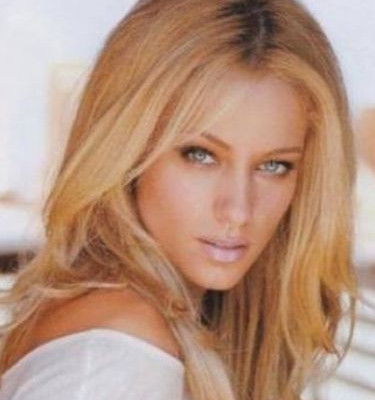 Δούκισσα Νομικού: Παραδέχεται την πλαστική στήθους και δηλώνει ερωτευμένη με τον Χολίδη