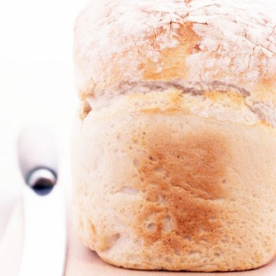 Φτιάξτε το γρήγορο και εύκολο ψωμί με sour cream και τυρί