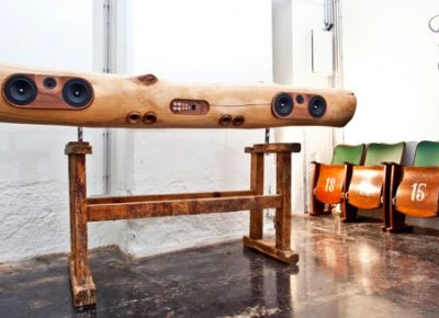 Το απόλυτο docking station για το iPhone: ο κορμός ενός δέντρου