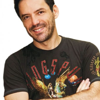 Επιστρέφει ο Θάνος Καλλίρης σε μουσικό χώρο