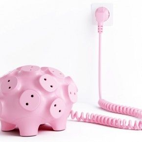 Xώσε την πρίζα στο γουρουνάκι!