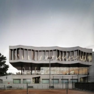 Πάνω από τα γήπεδα