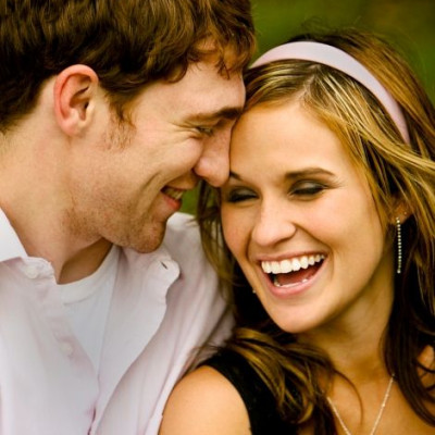 Πως το γέλιο μπορεί να σώσει μια σχέση;
